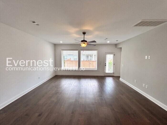 Building Photo - 252 Tanglewood Ln
