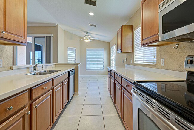 Building Photo - 2134 Boxwood St
