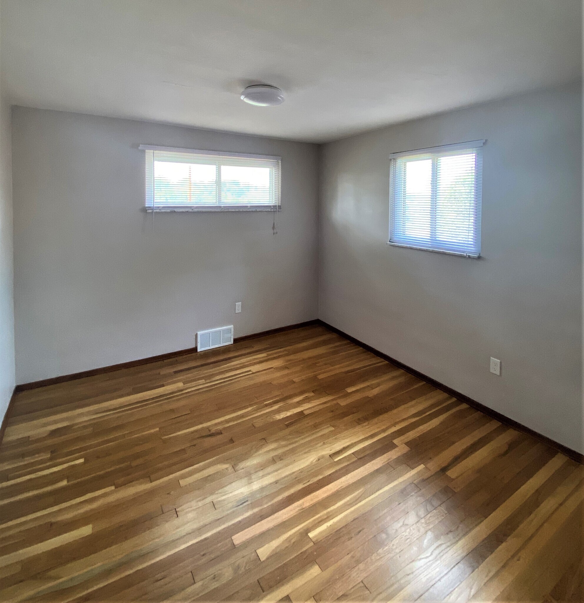 Building Photo - 754 Cottonwood Dr