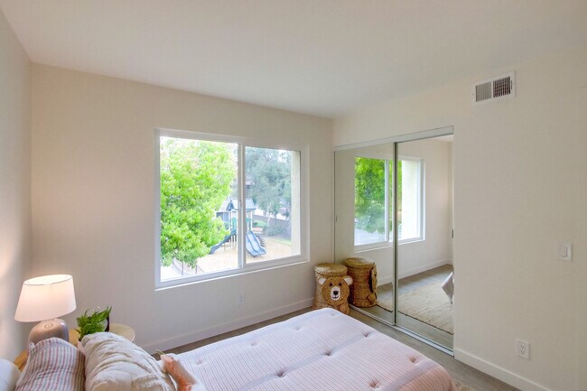 Building Photo - 1059 Arbor Ln