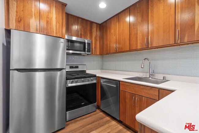 Building Photo - 2508 Arizona Ave