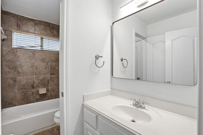 Building Photo - 2802 Kestrel Trace Ln