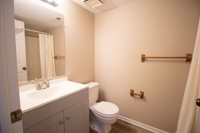 Building Photo - 3715-3715 Pimlico Dr