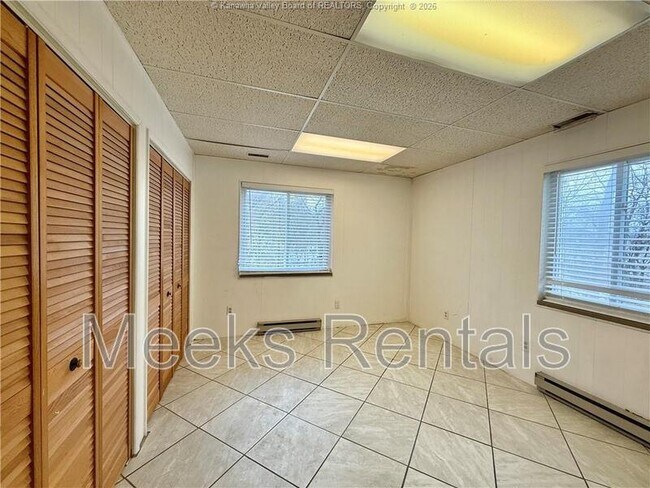 Building Photo - 3013 Ridgeview Dr