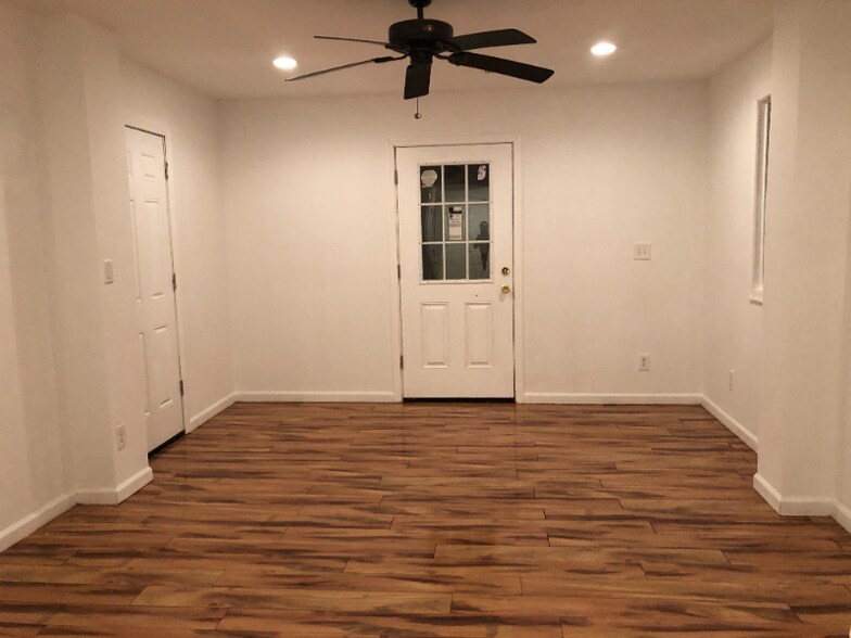 Building Photo - 2512 Linwood Ln