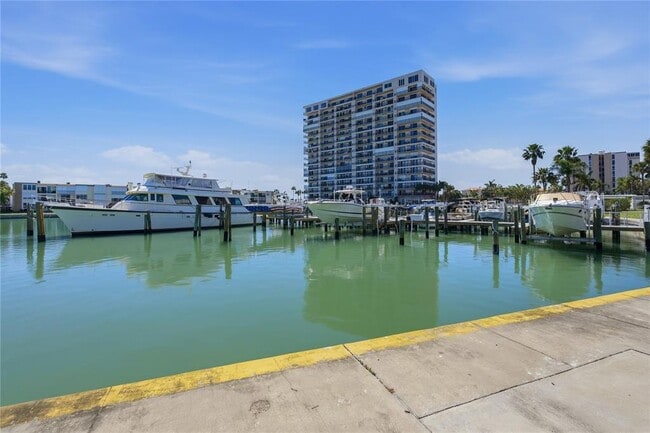 Building Photo - 7540 Bay Island Dr S