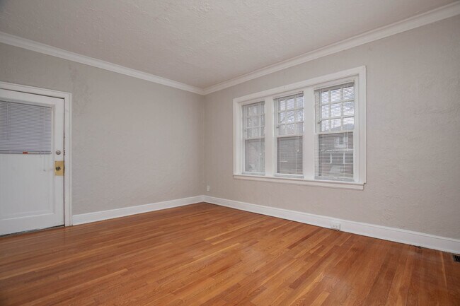 Building Photo - 7234 Amherst Ave