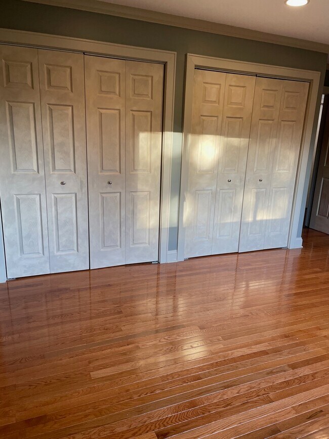 Building Photo - 4504 Normandy Dr