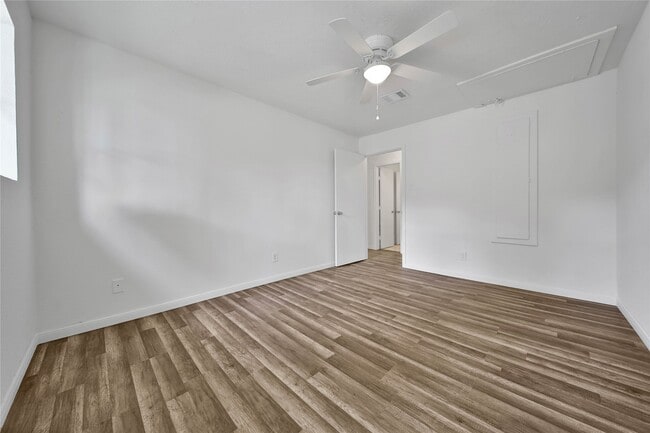 Building Photo - 10006 Neuens Rd