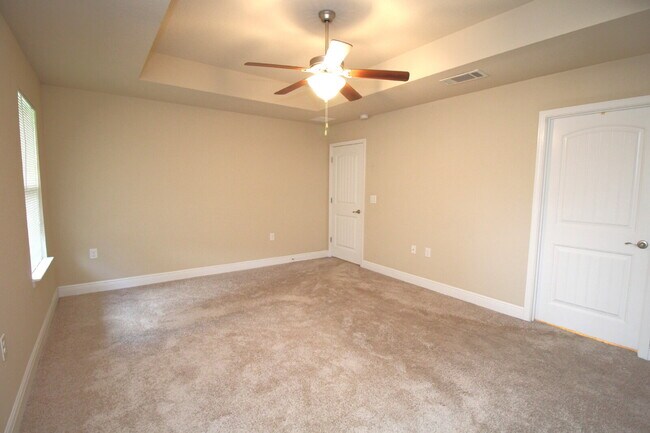 Building Photo - 3BR/2BA Ashley Place Home Featuring Sunroom, Generator & Multiple Living Spaces