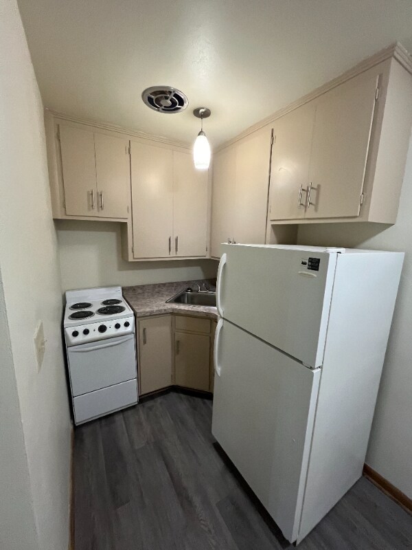 Building Photo - 3145 S 47th St