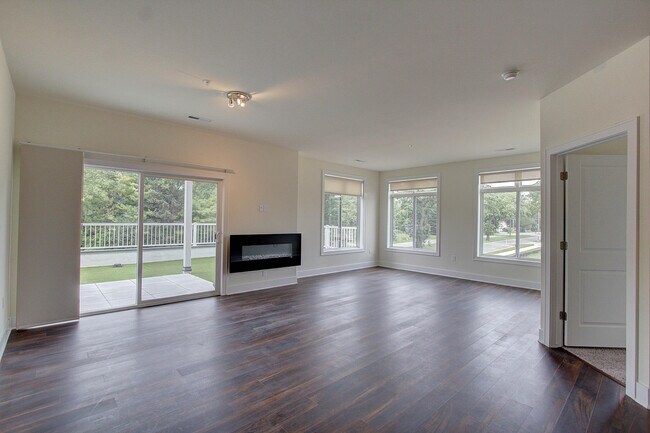 Building Photo - w171s7404 Lannon Dr