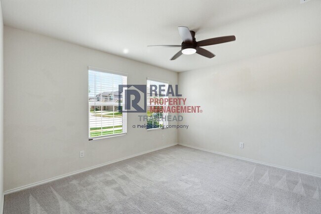 Building Photo - Modern 4-Bedroom Home in Newberry Point