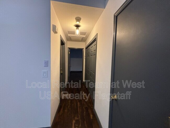 Building Photo - 3521 S Walapai Dr