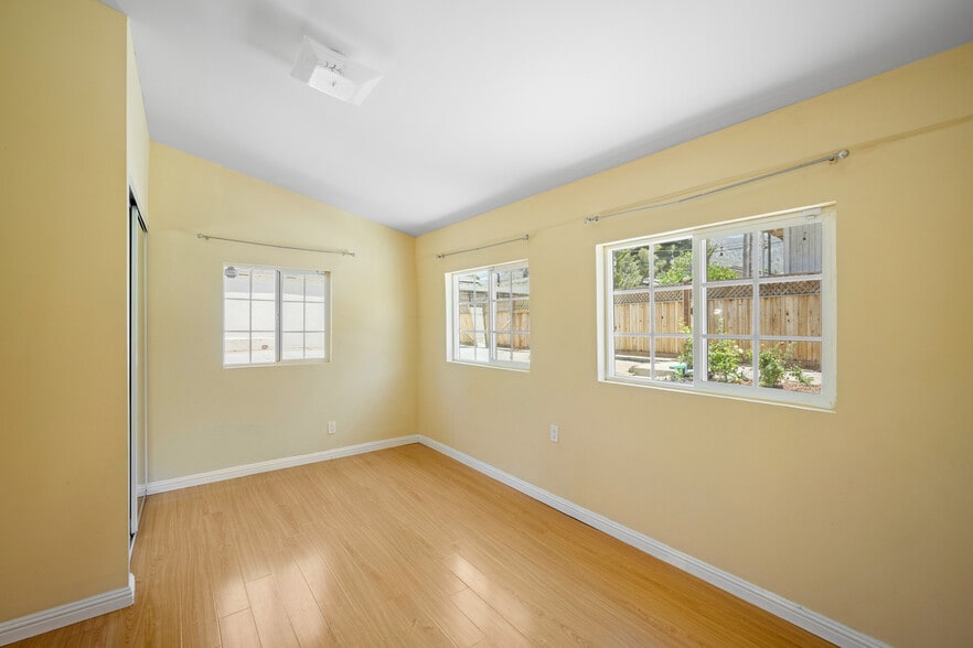 Building Photo - 10617 Wilsey Ave