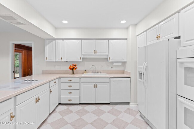 Building Photo - 2102 Northfield Dr