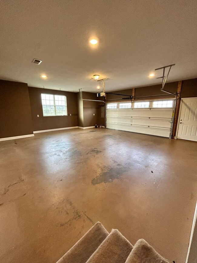 Building Photo - 310 Oak Vista Dr