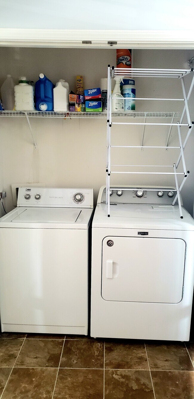 Laundry closet w/ hookups - 3026 Burnt Pine Dr