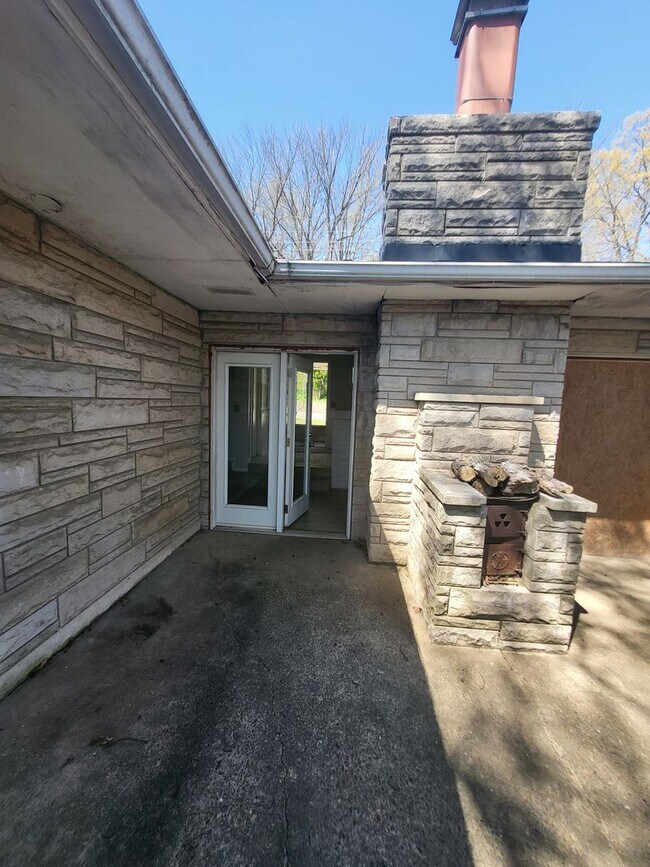Building Photo - 507 Pfeiffer Rd