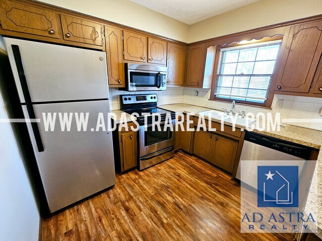 Building Photo - Spacious Duplex in Independence-Available ...