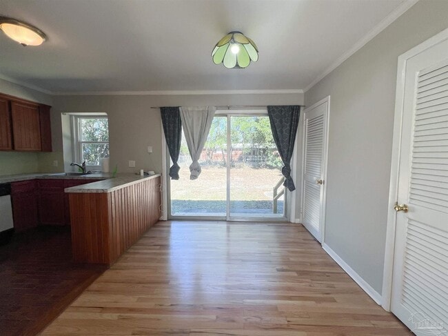 Building Photo - 3730 Forest Glen Dr