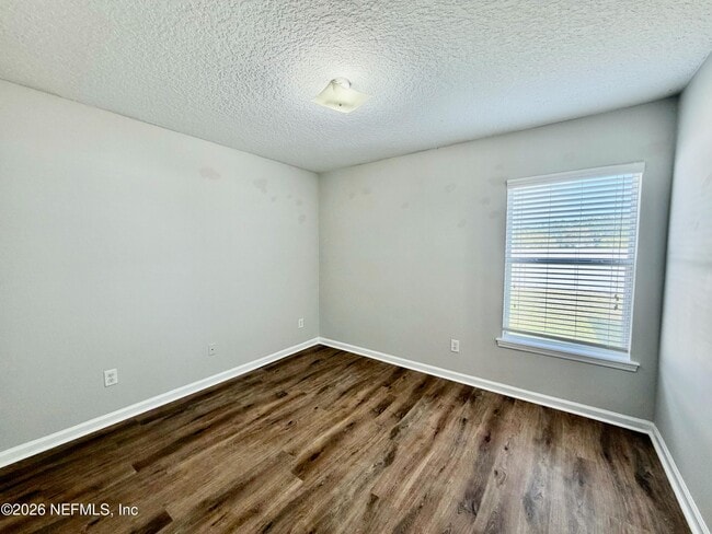 Building Photo - 929 Raindrop Ln