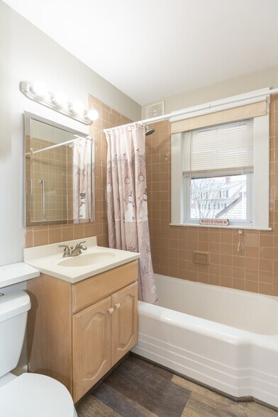 Building Photo - 39 Gould St