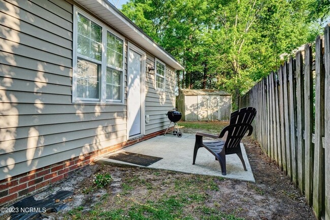 Building Photo - *** Promotion -- Start lease by January 1 and receive $500 off first months rent!! 3 Bedroom Home...