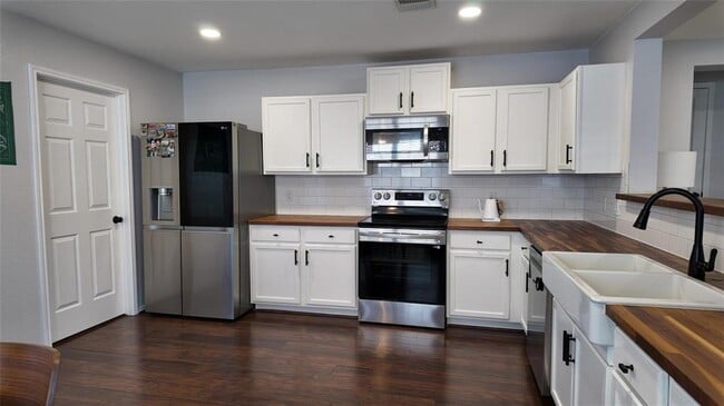 Building Photo - 102 Kendall Cove