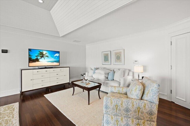 Building Photo - 1313 E Lake Dr