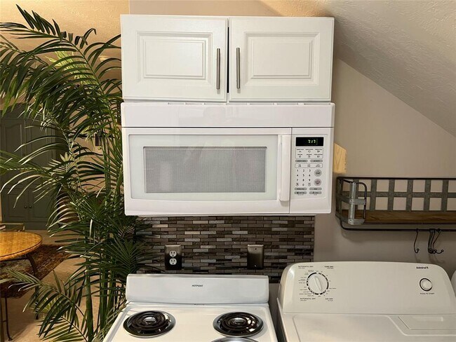 Building Photo - 2535 N MacGregor Way