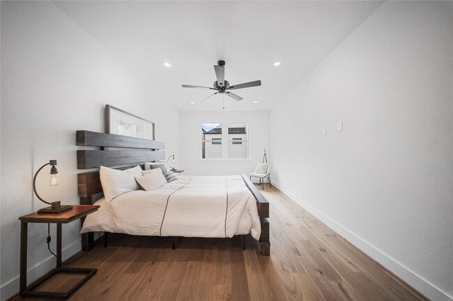 Building Photo - 1112 Hogan St