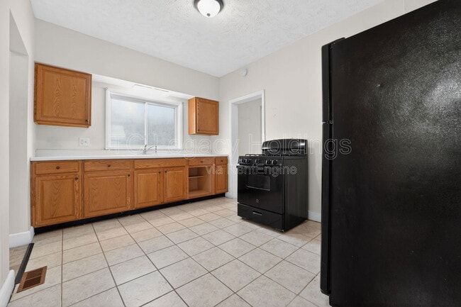 Building Photo - 388 Broaddus Ave