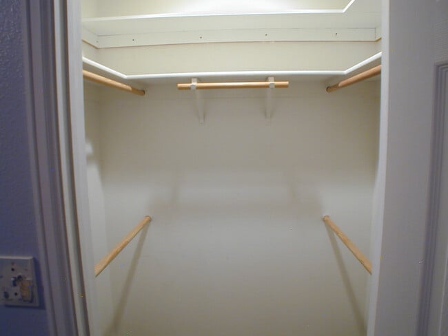 Building Photo - House For Lease