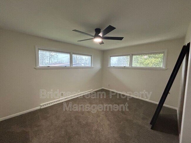 Building Photo - 7201 Englewood Dr