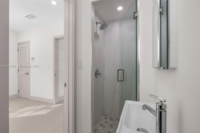 Building Photo - 3519 Toledo St