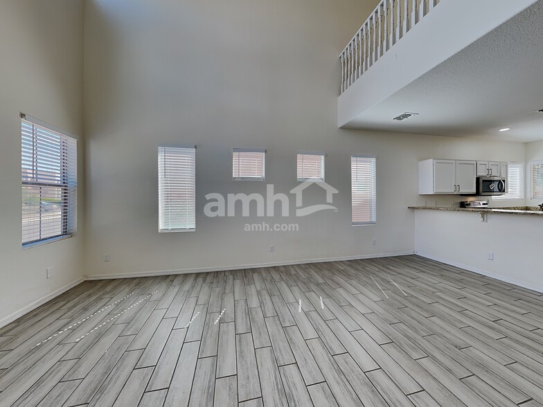 Building Photo - 108 E Calle Del Rondador