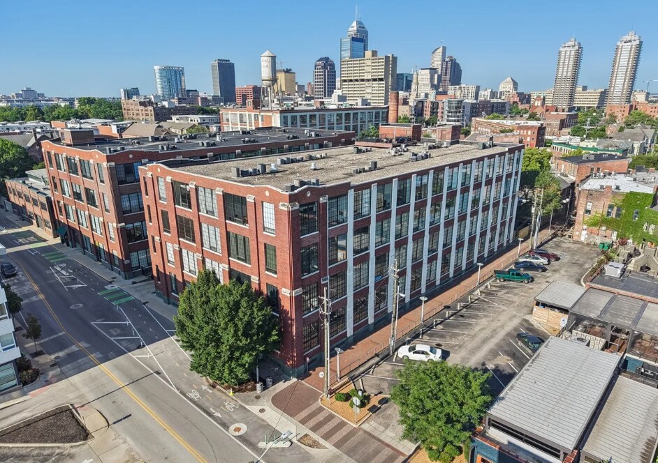 Building Photo - 624 E Walnut St