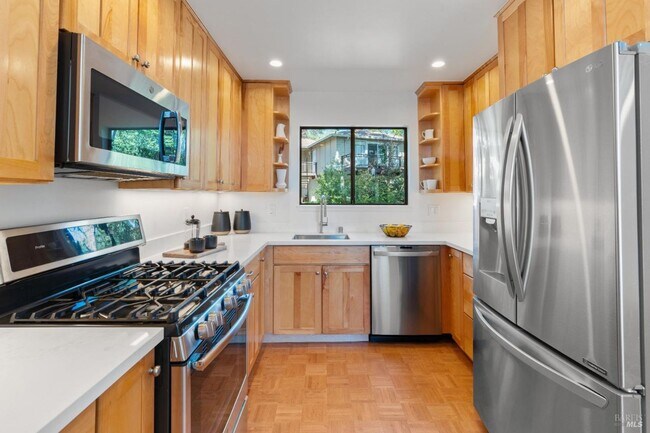 Building Photo - Lovely 2bd/1.5ba Townhome in Heart of San Anselmo