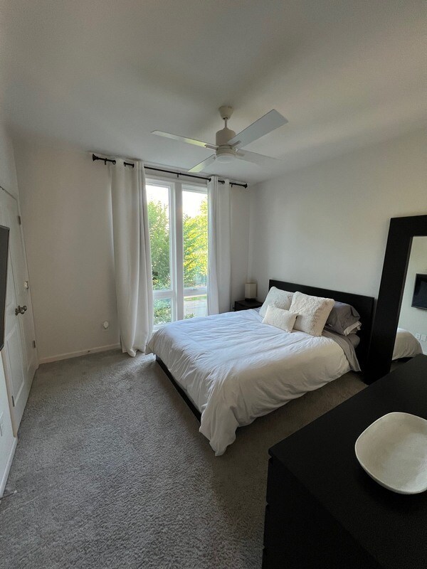 Building Photo - 449 Parkway Dr NE