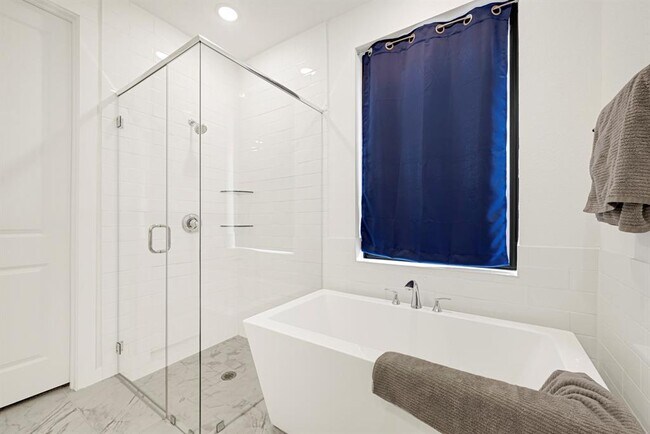 Building Photo - 12331 Palmetto Dr