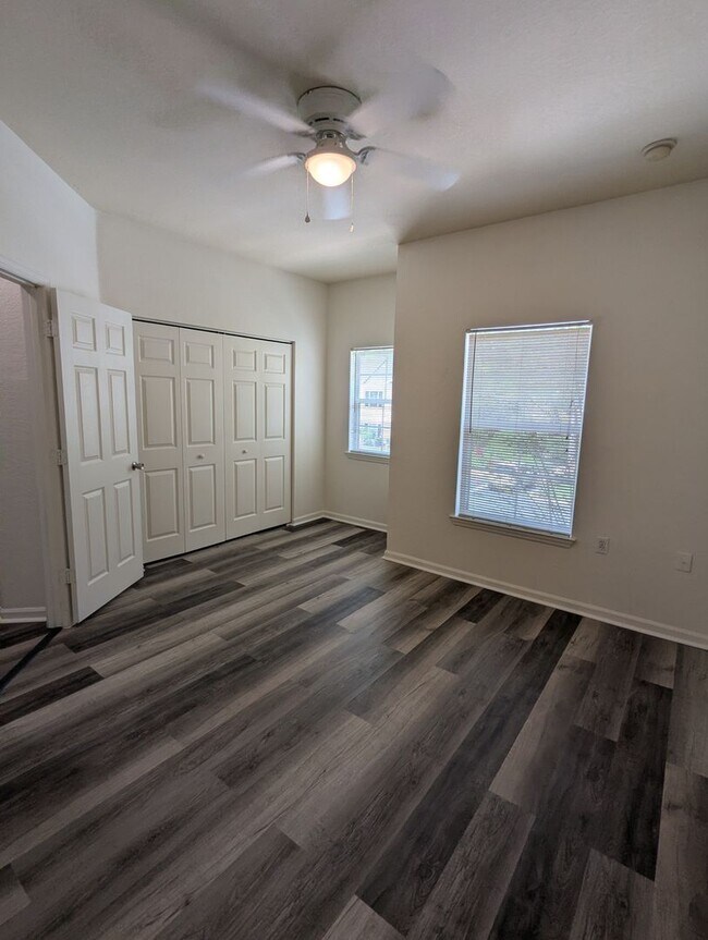 Building Photo - 4833 NW 46th Pl