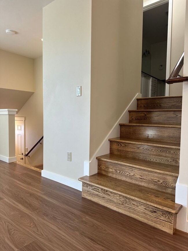 Building Photo - 928 NW Portland Ave