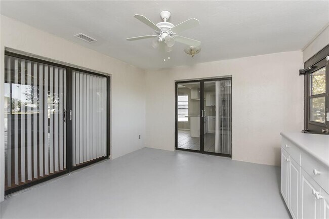 Building Photo - 5801 Pauma Pl