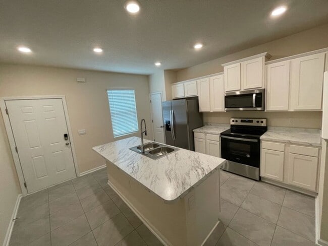 Building Photo - 2 Bed- 3 Bath Townhouse Located at Deer Run!  D.R. Horton Townhome Community - 2 WEEKS FREE