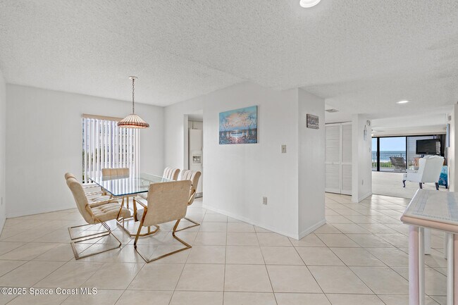 Building Photo - 6770 Ridgewood Ave