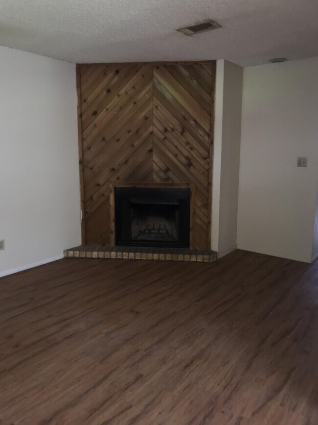 Building Photo - 603 Bracewood Cir