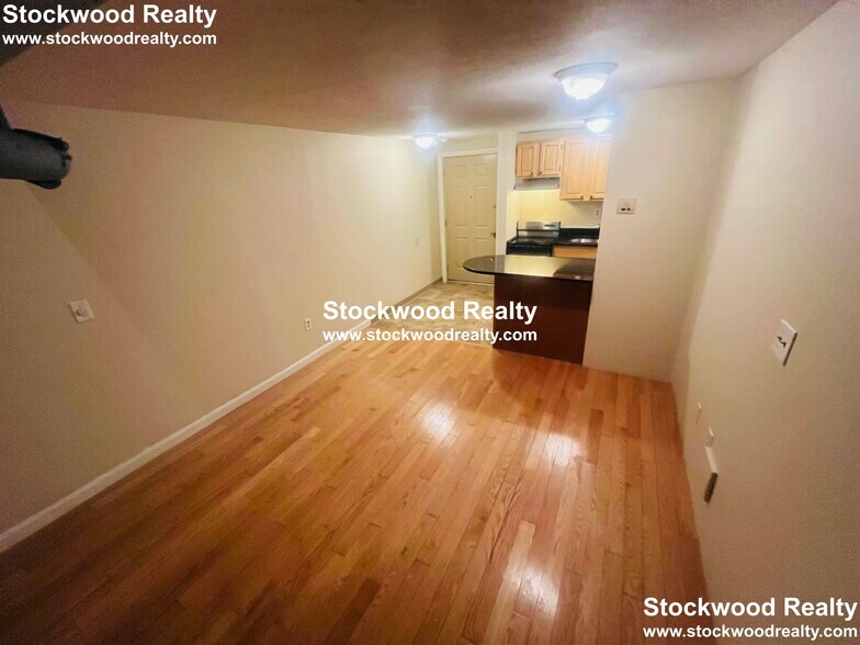 Building Photo - 382 Dorchester St