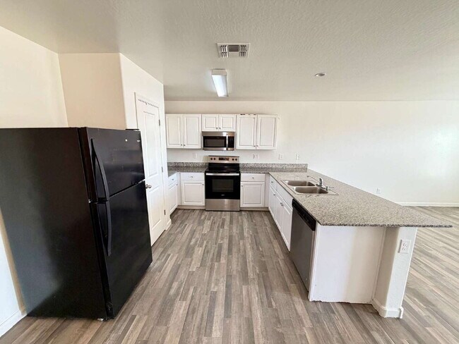 Building Photo - Beautiful 4-Bed, 2-Bath Home in Casa Grande!