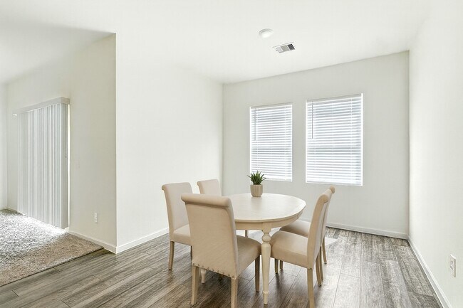Building Photo - 5830 Capri Frst Dr